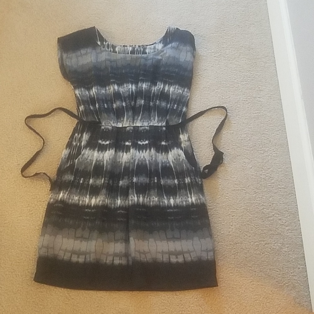 Beautiful 100 % polyester black/gray dress